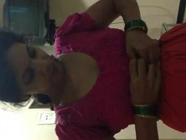 Indian Hot Bhabhi Removing Blouse MMS