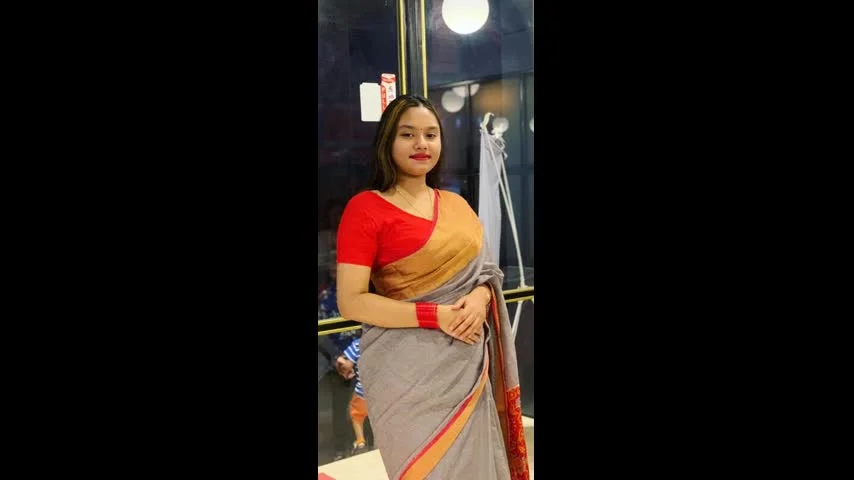 Beautiful Horny Girl Showing And Fingering