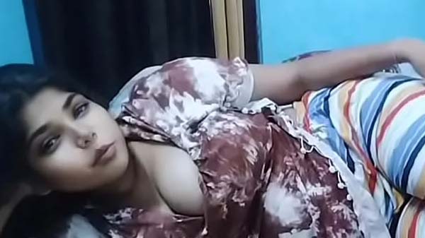 Village girl Menka bedroom me chudai karwati hui