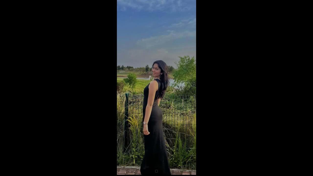 Beautiful Gorgeous Indian Girl Showing Ass