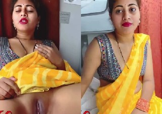 Indian Siya Bhabi Honeymoon in Train with Strange Passenger