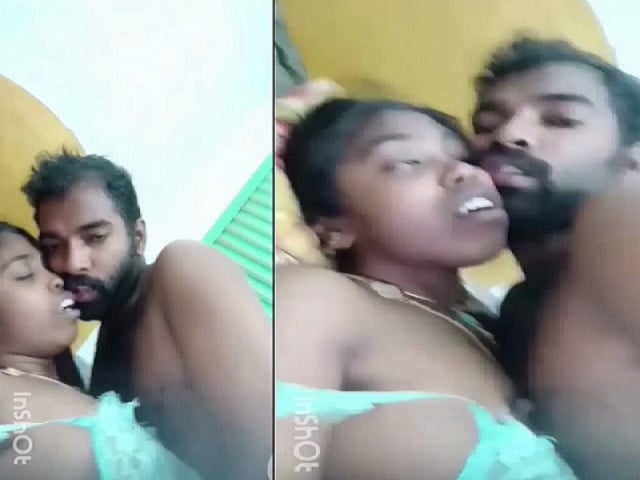 Young girl fucking by lover in Tamil xxx sex