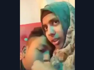 Cute Gf Kissing and Boobs Sucked By Lover