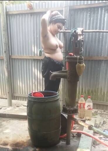 Village beautiful hot sexy bhabi hot nude bath mms