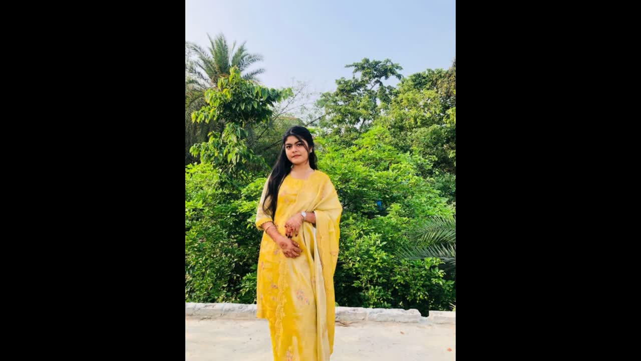 Beautiful GF Showing Pressing Boobs 5 Clip