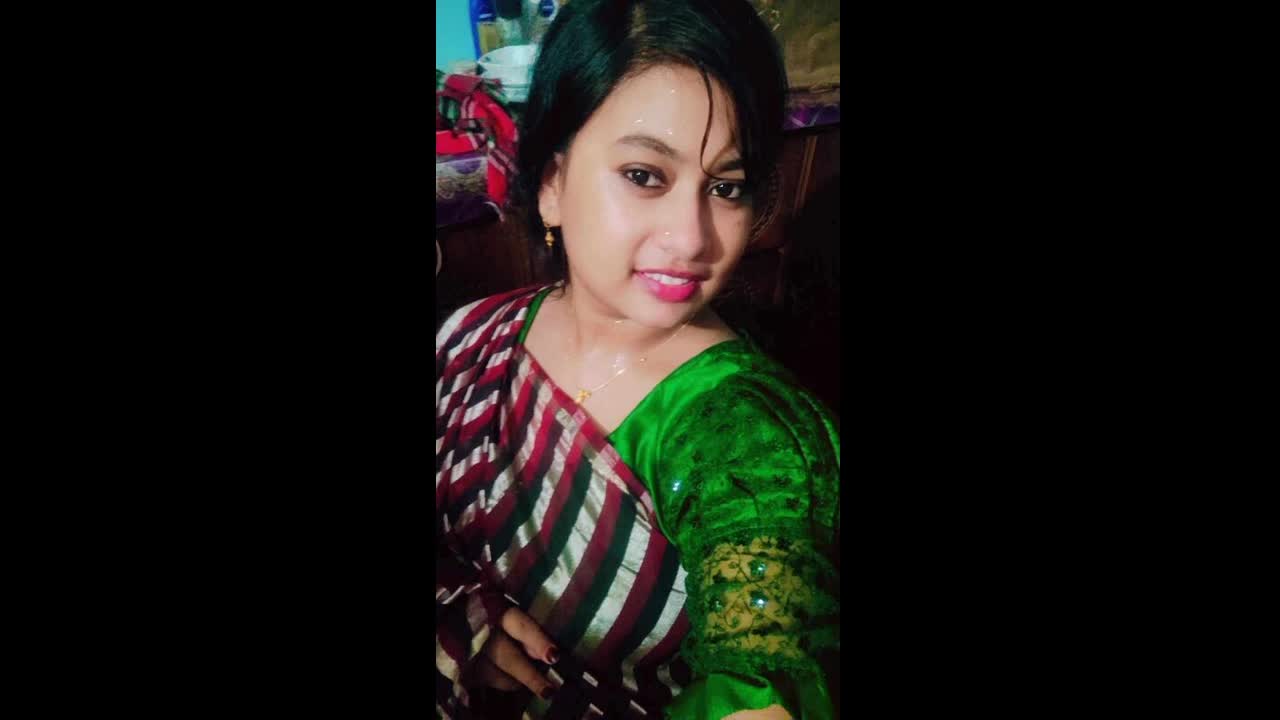 Horny GF Showing And Fingering 6 Clip