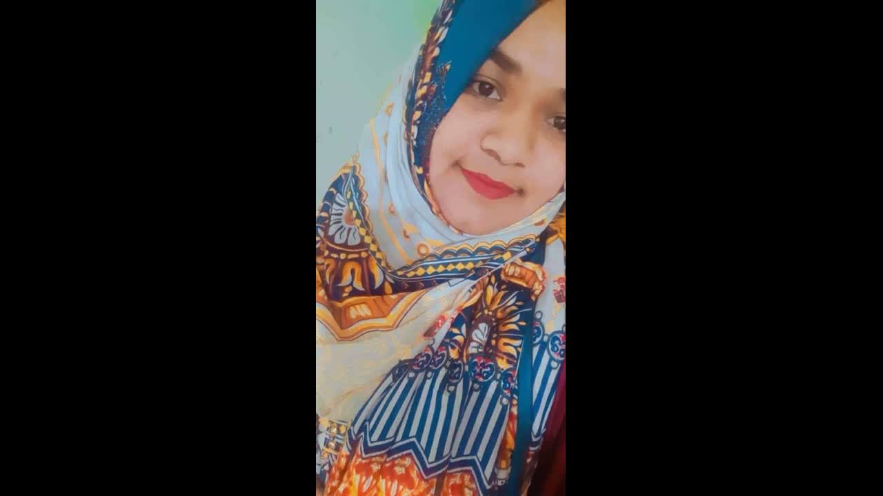 Chubby GF Showing Boobs