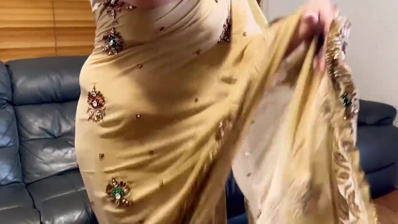 Sexy Indian Wife’s Stunning Saree Striptease