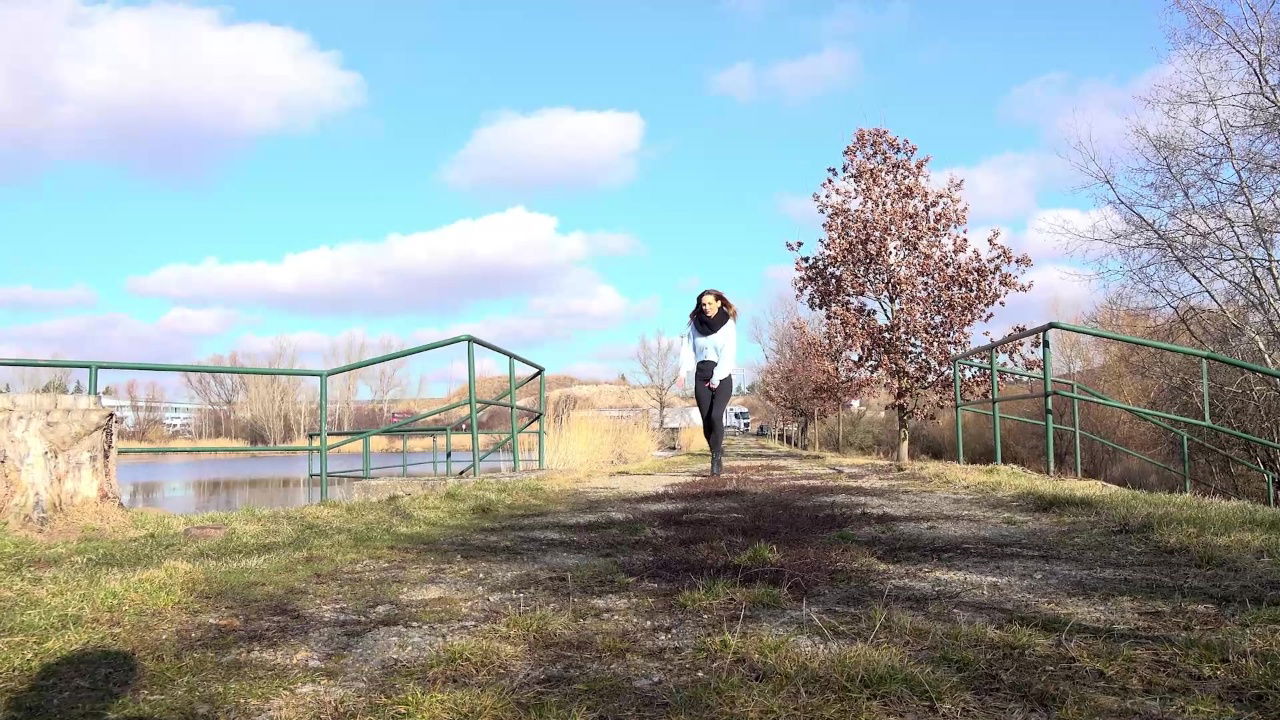 Squatting On A Stump 1080p Got2Pee Com