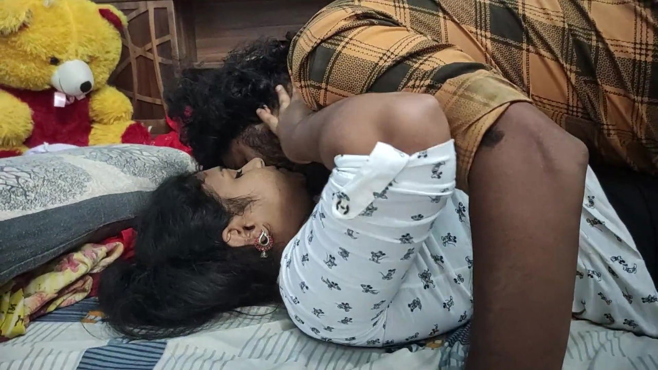 Long lip lock with step sister in bedroom