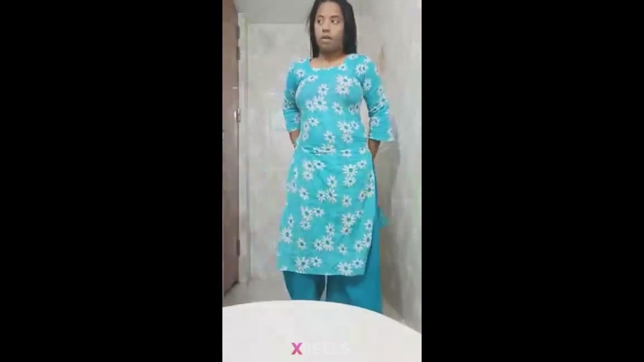 ChubbyGirlShowingherBigBoobsoncamera