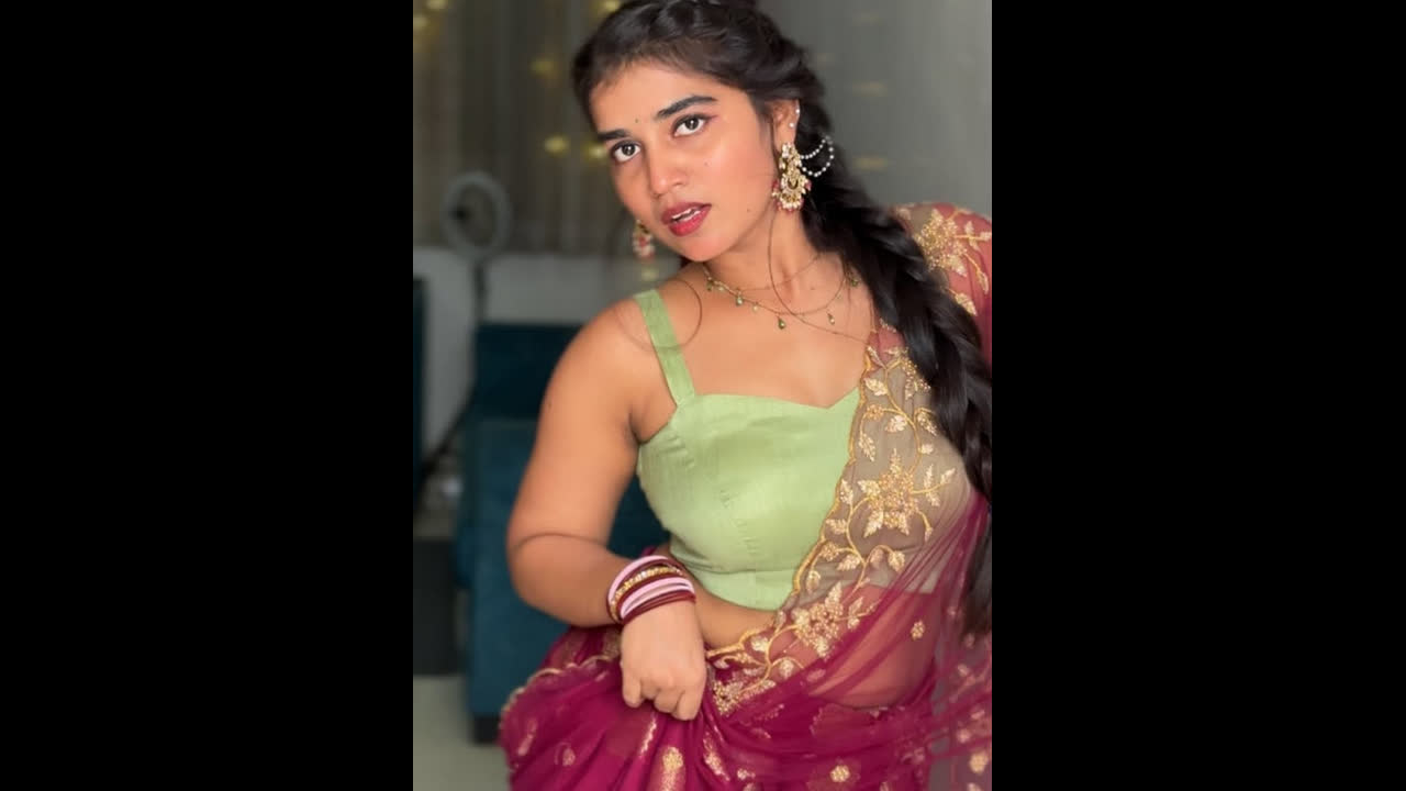 insta model Ridhi nude cam