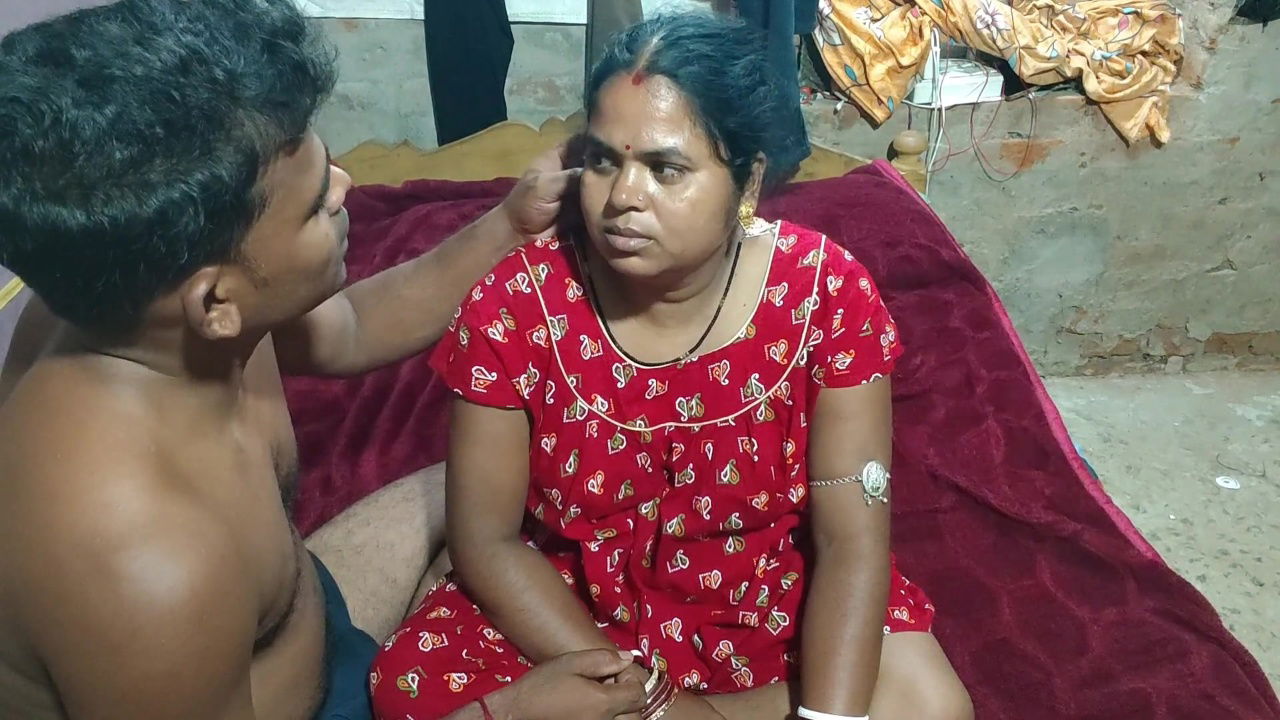 The Neighbor Brother-in-law Made the Sister-in-law Naked and Inserted a Finger in Her Pussy