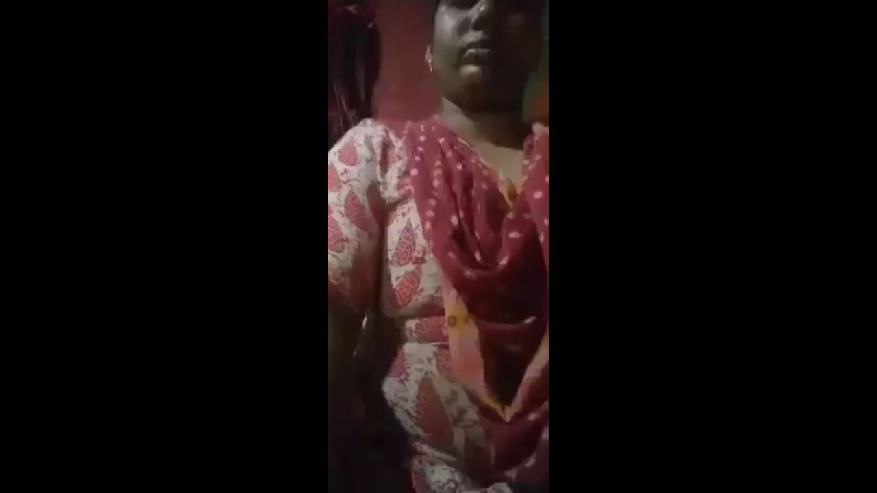 Horny Village Bhabi Showing Asshole