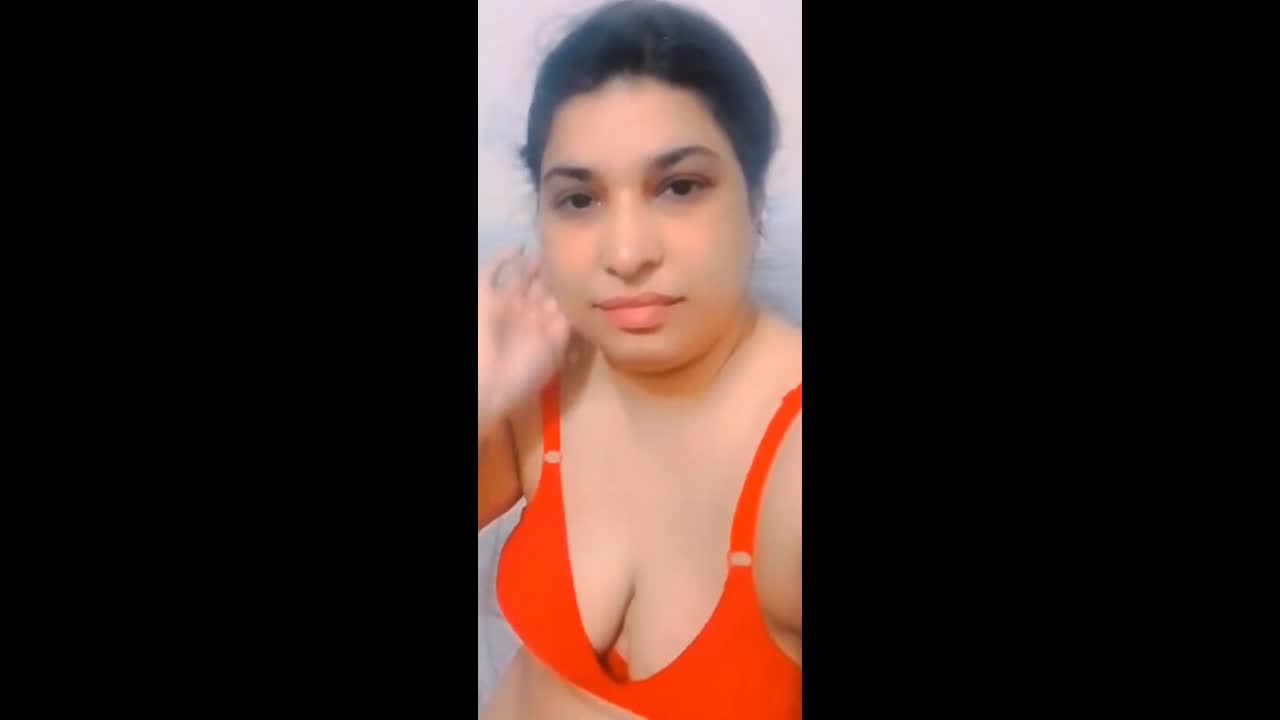 Paki lady showing big boobs and fingering pussy