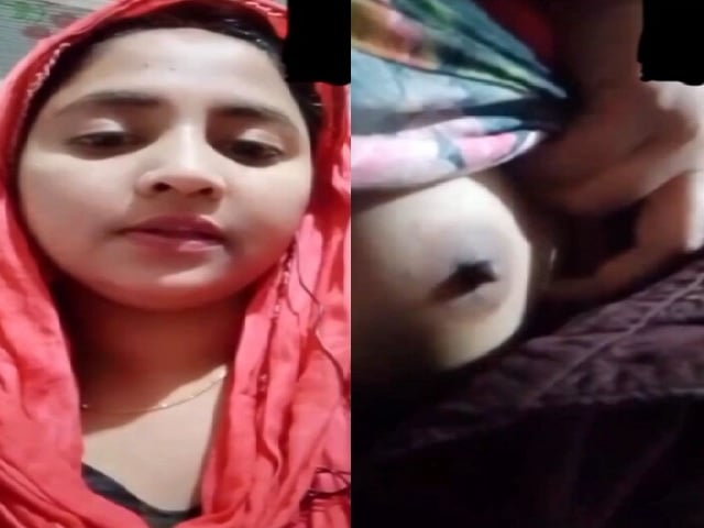 Beautiful bhabhi round boobs showing with sharp nipples