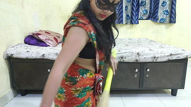 Desi Bhabhi Was Sweeping, Then the Boss Could Not Resist and Left Her Behind