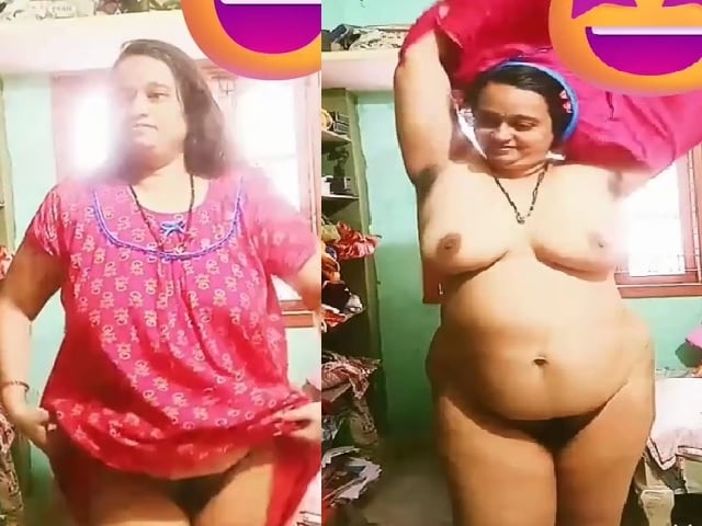 Busty aunty stripping nighty and nude show