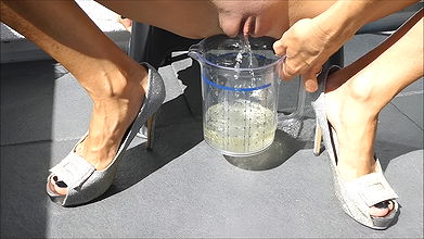 uirtqueen 69 new pissing in a glass