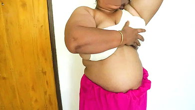 aunty bathing saban dea gosol desi bathroom