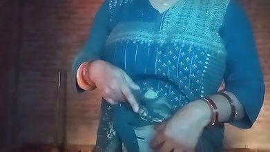 New Bhabhi Having Nude Show with Fingers